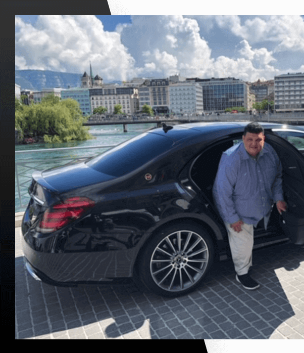 Homme sortant d'une mercedes Limousine Lausanne